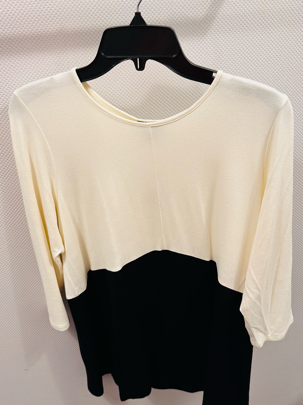 J Jill Colorblock Cream and Black Women’s Top - Picture 9 of 12